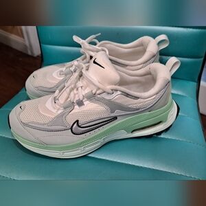 Nike Sneakers - Size 7